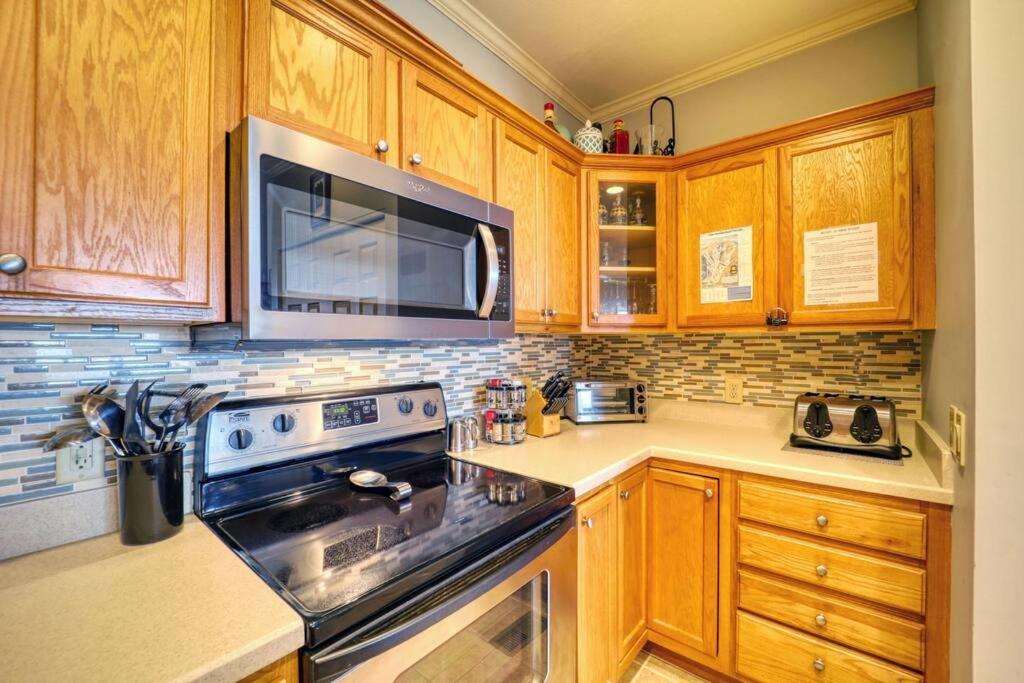 Bucket List Views Private - 2bed, 2bath, Sleeps 6, Panoramic Views Of Mountains From Large Deck, Short Drive To Shopping, Restaurants, Cafes & Banner Elk Town Apartment Sugar Mountain