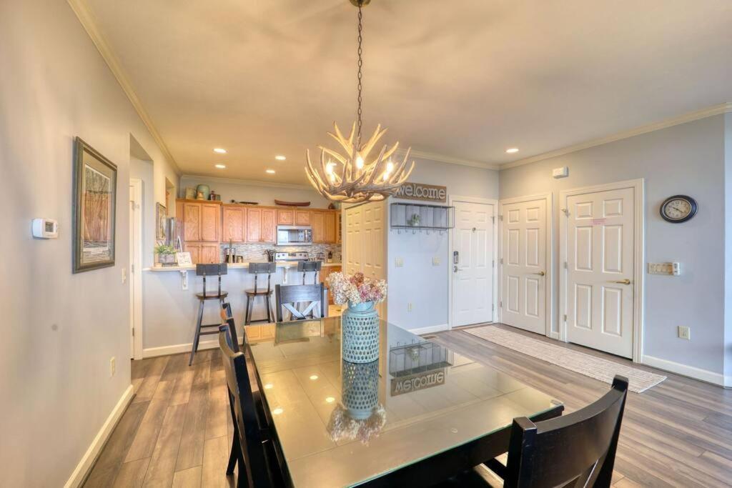 Bucket List Views Private - 2bed, 2bath, Sleeps 6, Panoramic Views Of Mountains From Large Deck, Short Drive To Shopping, Restaurants, Cafes & Banner Elk Town Apartment Sugar Mountain