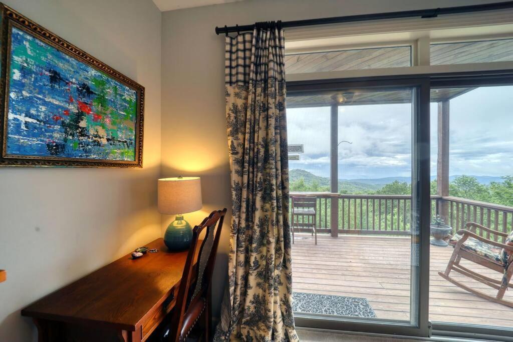 Bucket List Views Private - 2bed, 2bath, Sleeps 6, Panoramic Views Of Mountains From Large Deck, Short Drive To Shopping, Restaurants, Cafes & Banner Elk Town Apartment Sugar Mountain
