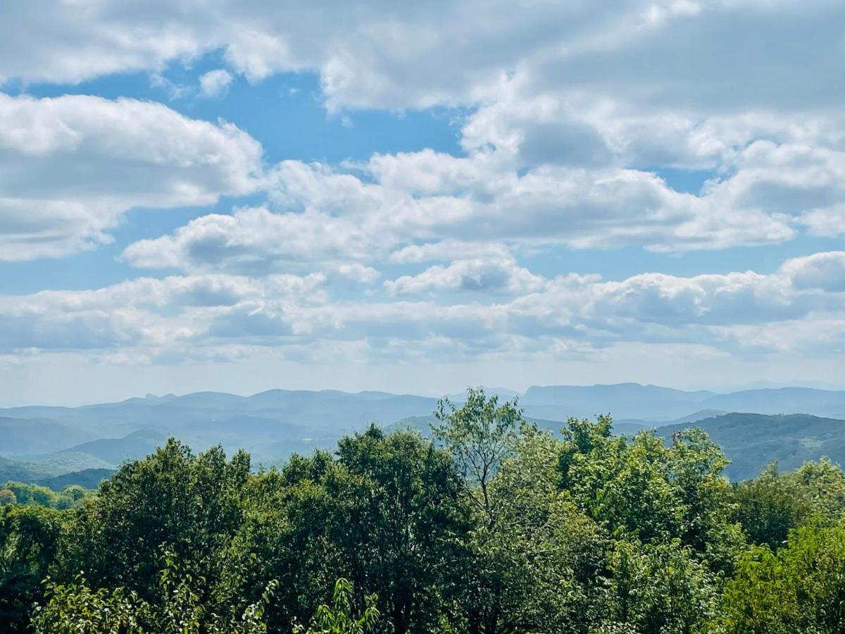 Bucket List Views Private - 2bed, 2bath, Sleeps 6, Panoramic Views Of Mountains From Large Deck, Short Drive To Shopping, Restaurants, Cafes & Banner Elk Town