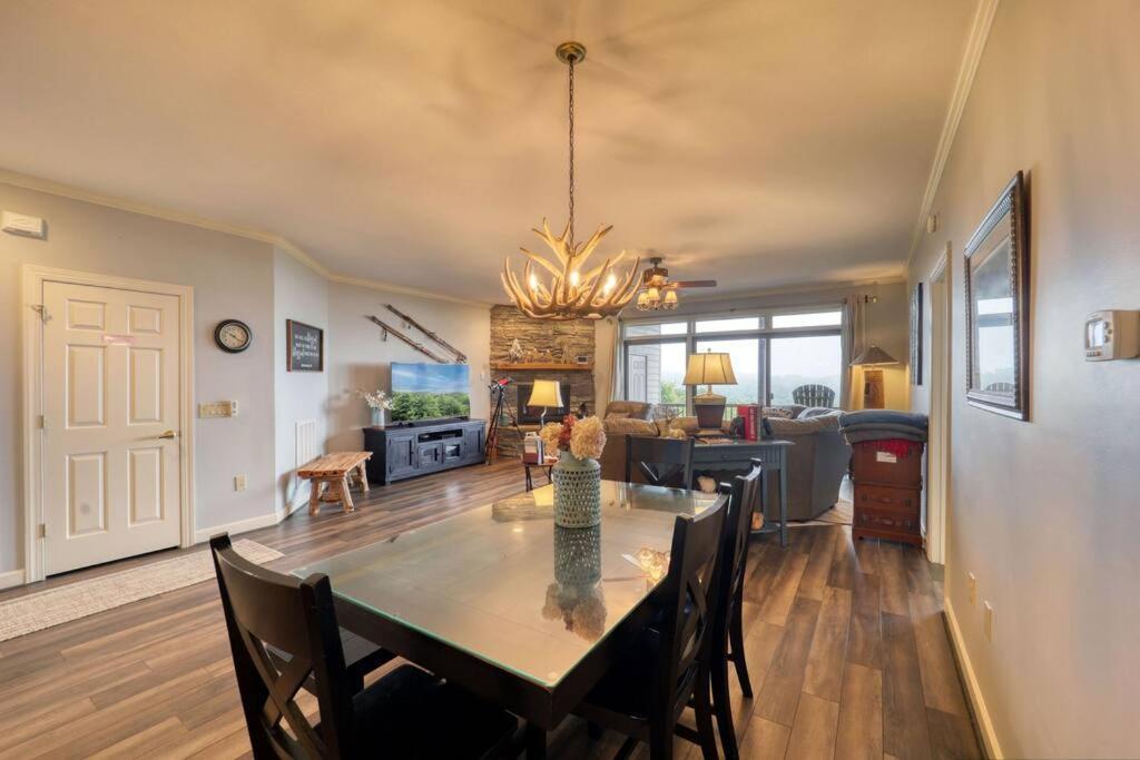 Bucket List Views Private - 2bed, 2bath, Sleeps 6, Panoramic Views Of Mountains From Large Deck, Short Drive To Shopping, Restaurants, Cafes & Banner Elk Town Sugar Mountain
