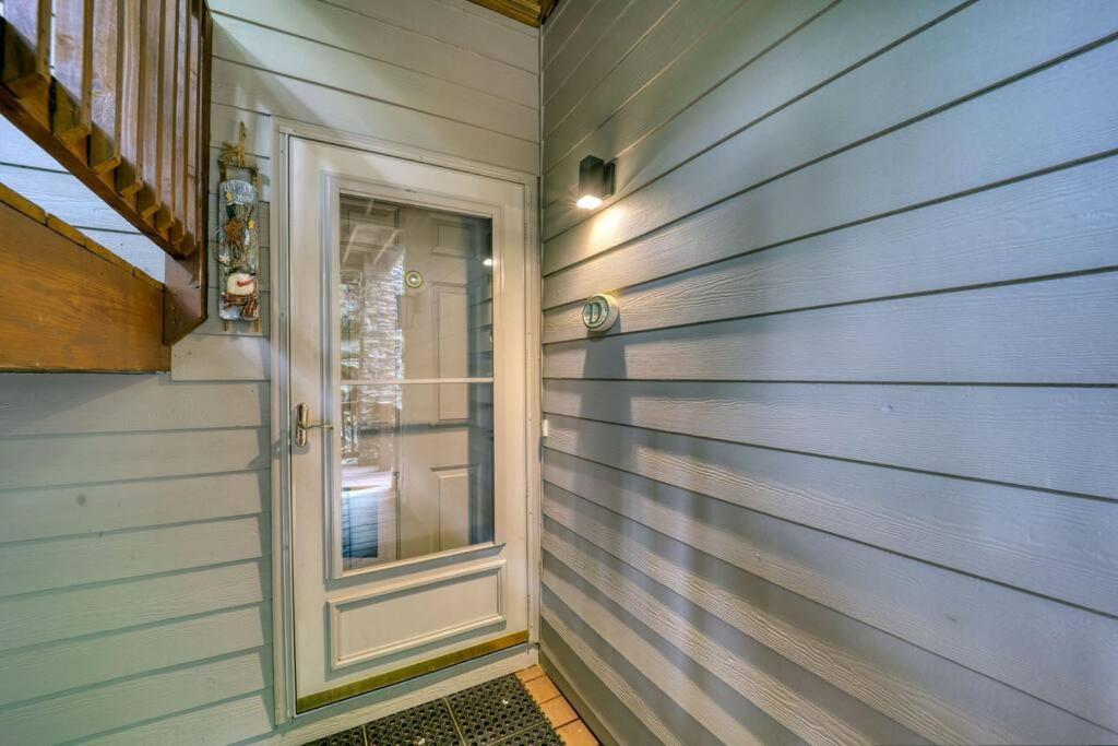 Bucket List Views Private - 2bed, 2bath, Sleeps 6, Panoramic Views Of Mountains From Large Deck, Short Drive To Shopping, Restaurants, Cafes & Banner Elk Town * Sugar Mountain