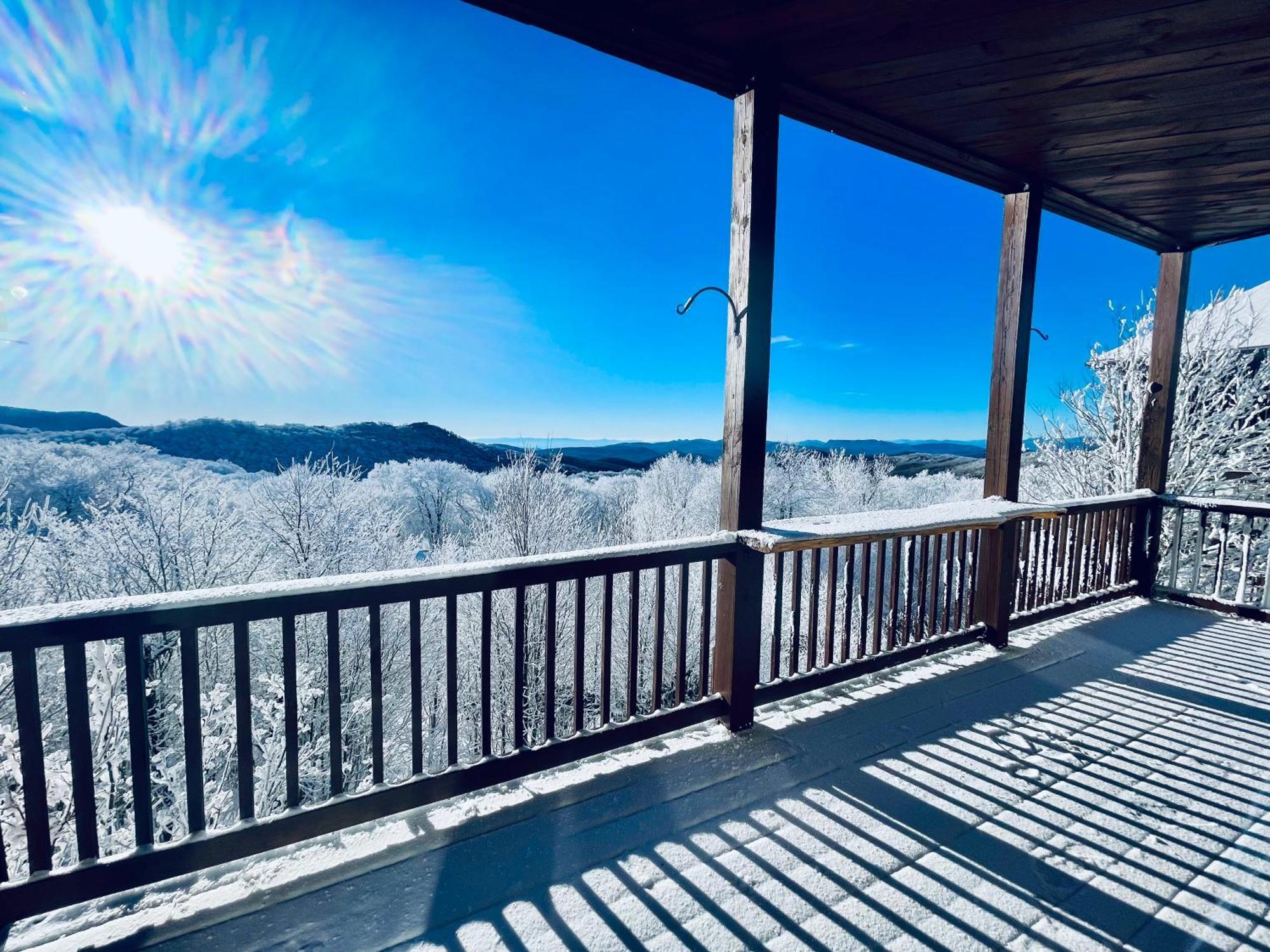 Apartment Bucket List Views Private - 2bed, 2bath, Sleeps 6, Panoramic Views Of Mountains From Large Deck, Short Drive To Shopping, Restaurants, Cafes & Banner Elk Town *