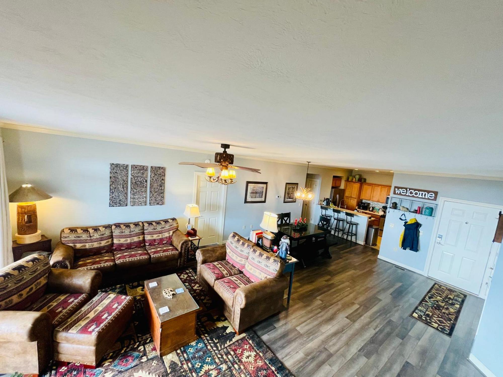 Bucket List Views Private - 2bed, 2bath, Sleeps 6, Panoramic Views Of Mountains From Large Deck, Short Drive To Shopping, Restaurants, Cafes & Banner Elk Town Apartment *