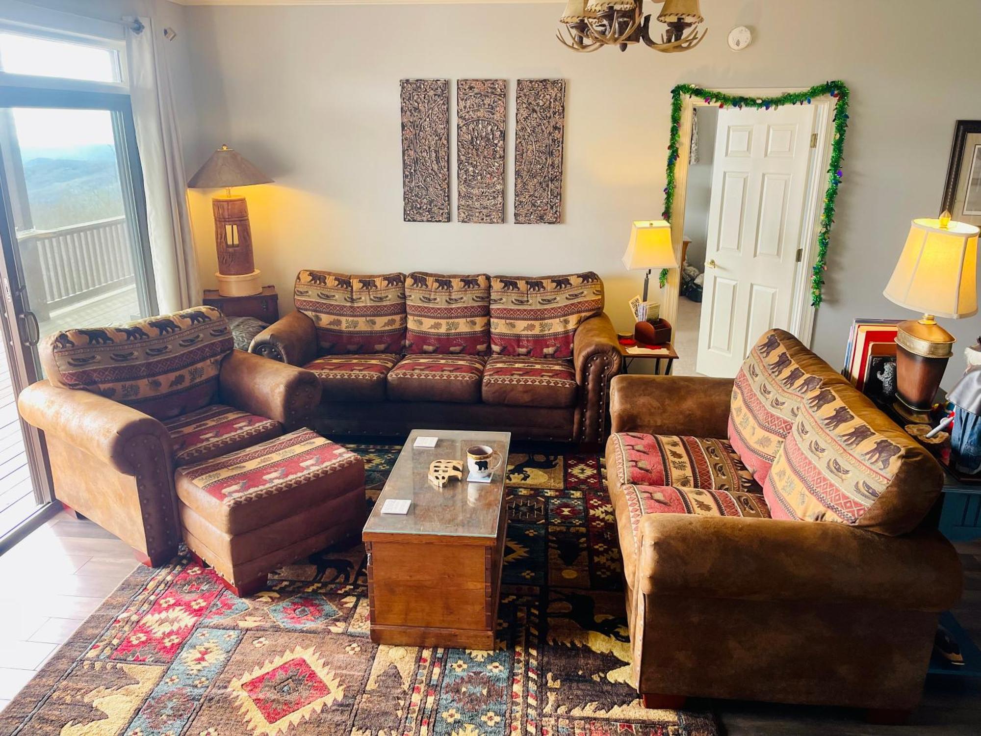 Bucket List Views Private - 2bed, 2bath, Sleeps 6, Panoramic Views Of Mountains From Large Deck, Short Drive To Shopping, Restaurants, Cafes & Banner Elk Town Sugar Mountain