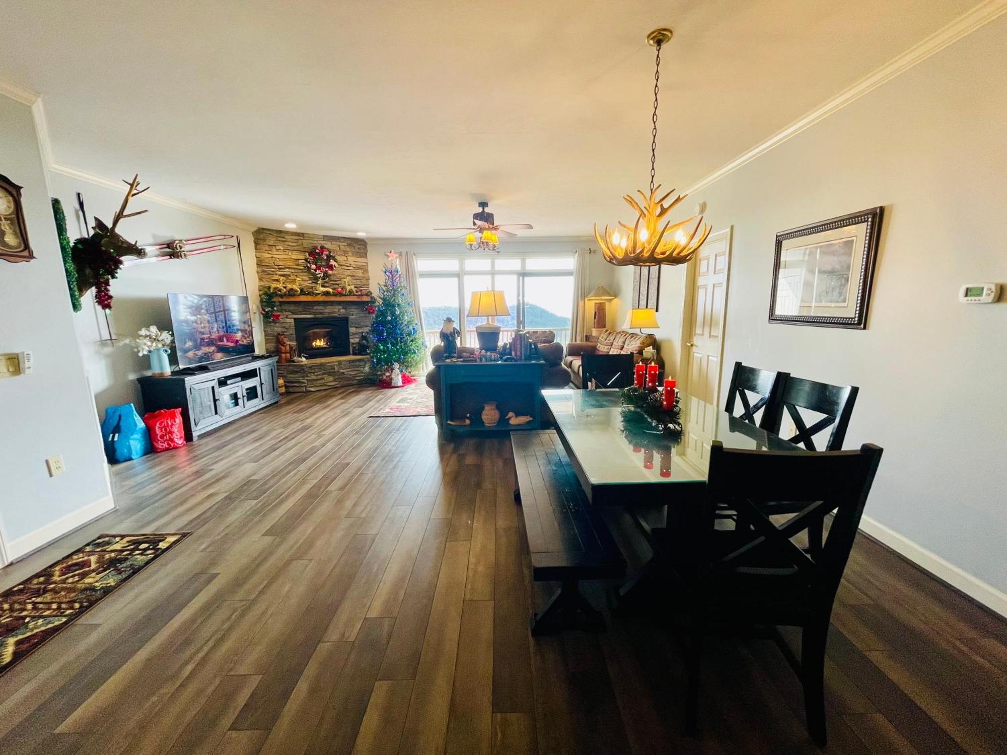 Apartment Bucket List Views Private - 2bed, 2bath, Sleeps 6, Panoramic Views Of Mountains From Large Deck, Short Drive To Shopping, Restaurants, Cafes & Banner Elk Town *