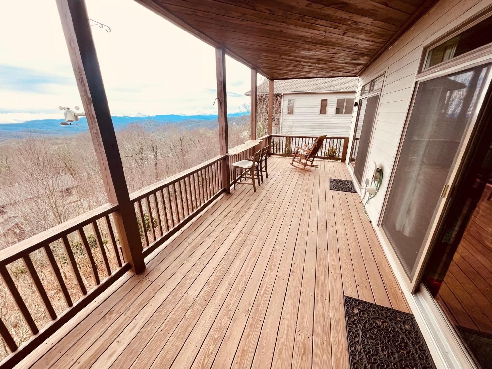 Bucket List Views Private - 2bed, 2bath, Sleeps 6, Panoramic Views Of Mountains From Large Deck, Short Drive To Shopping, Restaurants, Cafes & Banner Elk Town Apartment