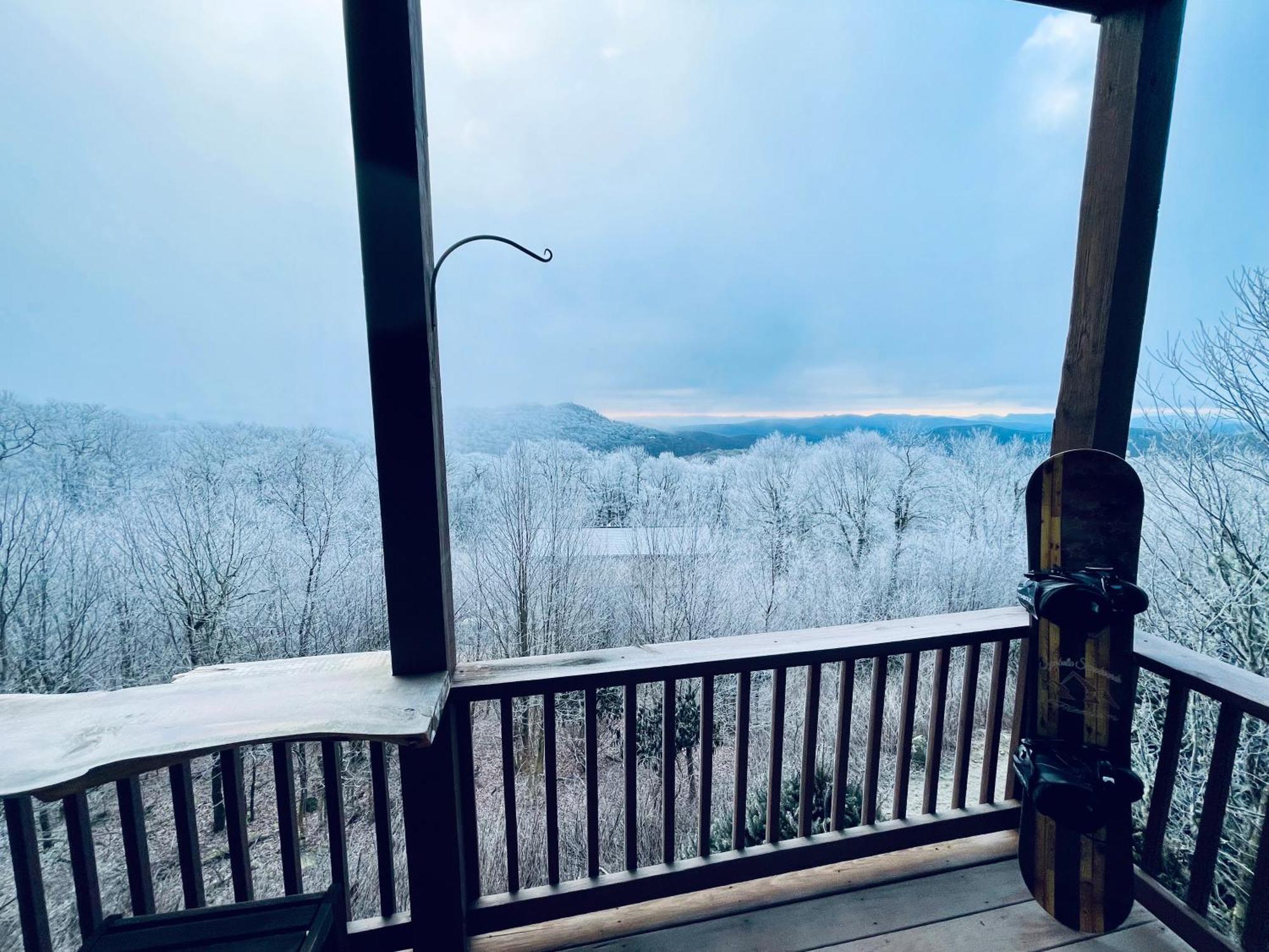 Apartment Bucket List Views Private - 2bed, 2bath, Sleeps 6, Panoramic Views Of Mountains From Large Deck, Short Drive To Shopping, Restaurants, Cafes & Banner Elk Town *